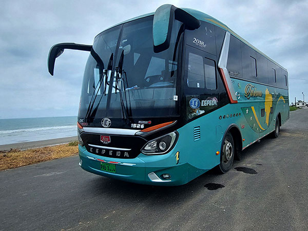 Transporte turismo Hino Ak