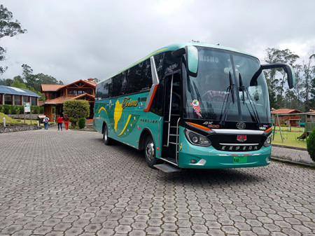 Transporte turismo Hino Ak